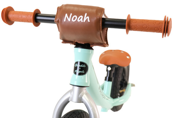 Optional: Lenkerpolster mit Namen