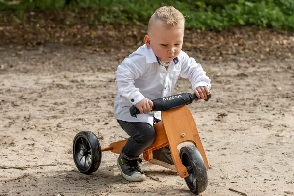 Optional: schwarzer Lenkerpolster mit Namen