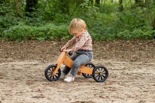 Anne ist 15 Monaten alt und 90 cm groß