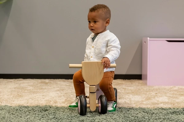 Liam ist 1,5 Jahre alt und 82 cm groß 