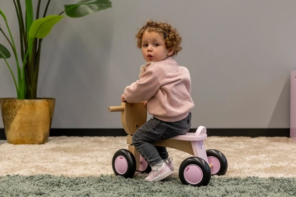 Jeanne ist 16 Monaten alt und 80 cm groß 