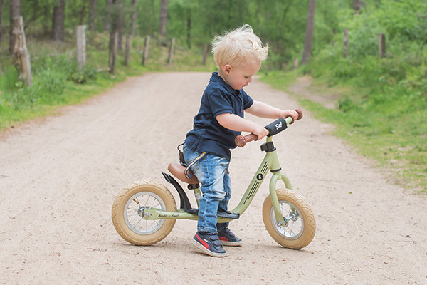 Sef ist 2 Jahre alt und 84 cm groß