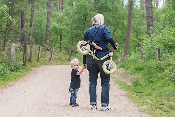 Optional: Schwarze Tragriemen.