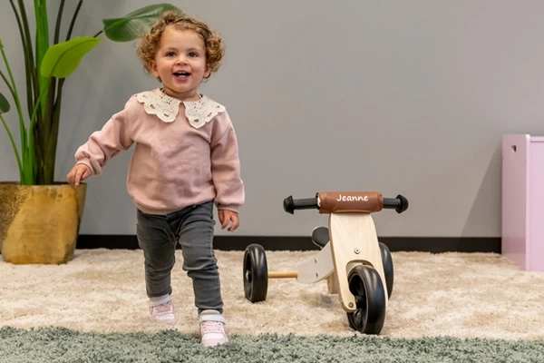 Jeanne ist 16 Monaten alt und 80 cm groß 