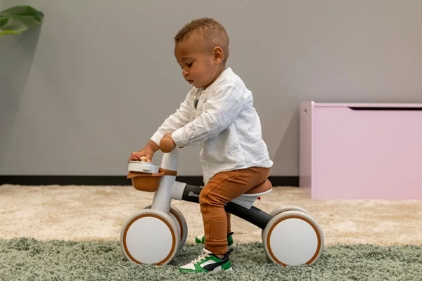 Liam ist 1,5 Jahre alt und 82 cm groß 