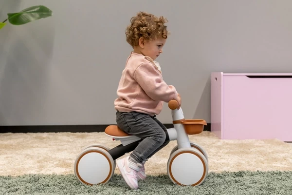 Jeanne ist 16 Monaten alt und 80 cm groß 