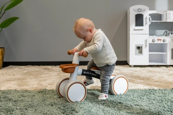 Noud ist 1 Jahr alt und 70 cm groß