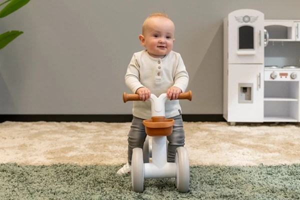 Niedliches Laufrad mit verspieltem Design