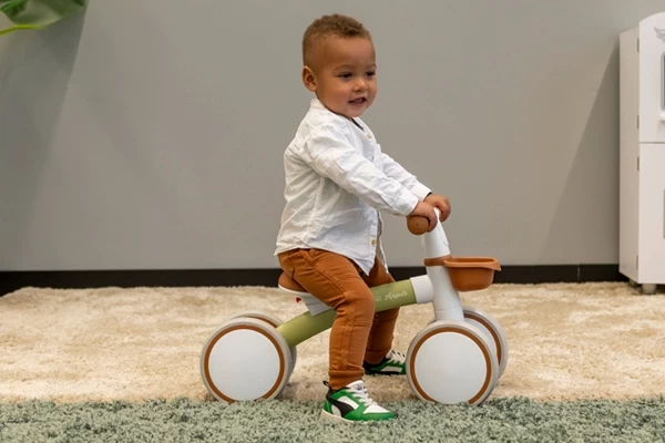 Liam ist 1,5 Jahre alt und 82 cm groß 