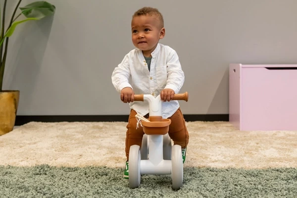 Niedliches Laufrad mit verspieltem Design