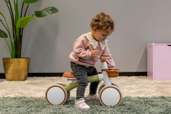 Jeanne ist 16 Monaten alt und 80 cm groß 