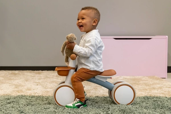 Liam ist 1,5 Jahre alt und 82 cm groß 