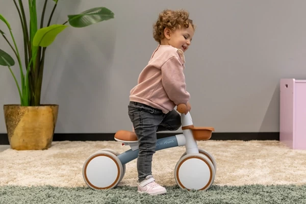 Jeanne ist 16 Monaten alt und 80 cm groß 