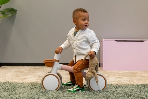 Liam ist 1,5 Jahre alt und 82 cm groß 