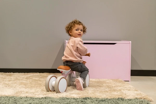 Jeanne ist 16 Monaten alt und 80 cm groß 