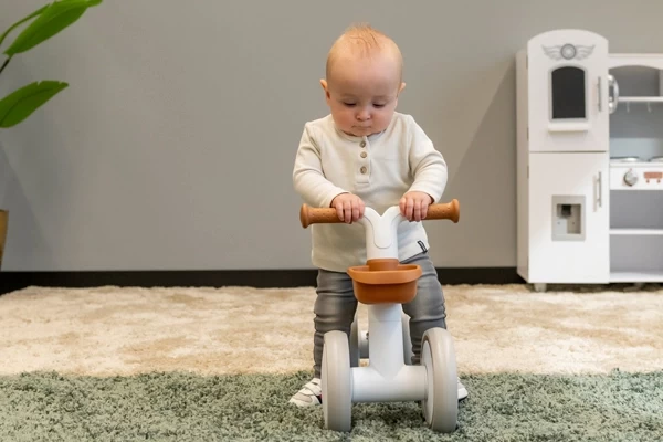 Niedliches Laufrad mit verspieltem Design