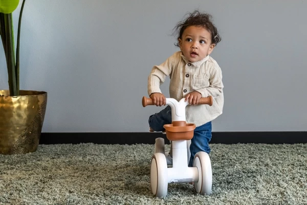 Niedliches Laufrad mit verspieltem Design