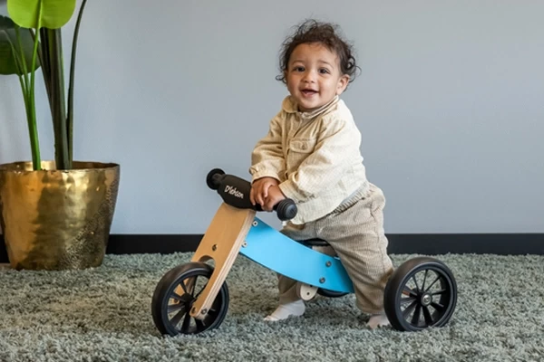 Optional: schwarzer Lenkerpolster mit Namen