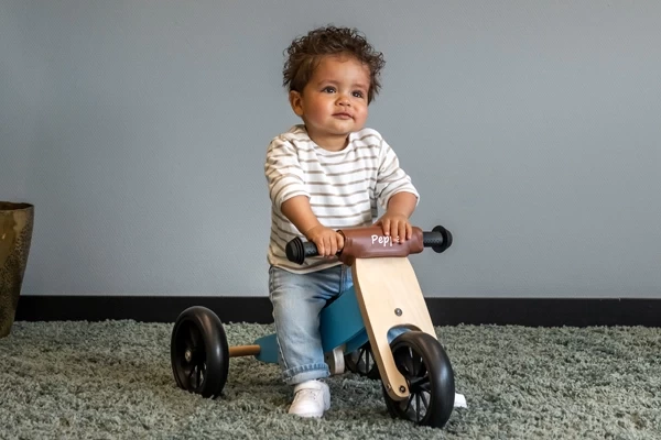 Optional: brauner Lenkerpolster mit Namen