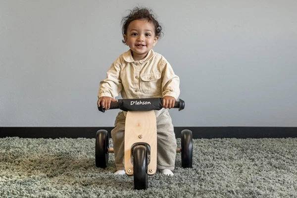 Optional: schwarzer Lenkerpolster mit Namen