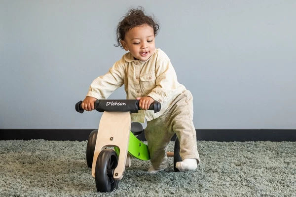 Optional: schwarzer Lenkerpolster mit Namen