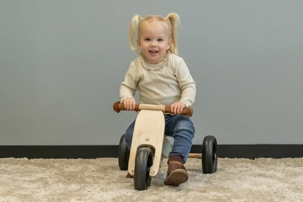 Veda ist 2 Jahre alt und 85 cm groß 