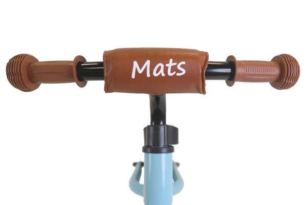 Optional: brauner Lenkerpolster mit Namen