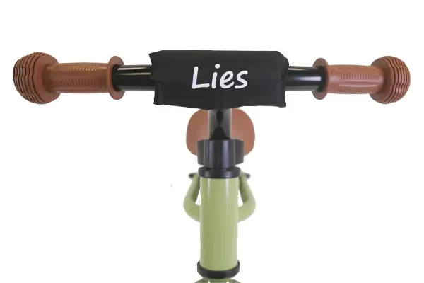 Optional: schwarzer Lenkerpolster mit Namen