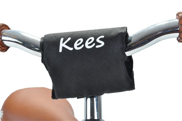 Optional: Kinnschutz mit Namen.