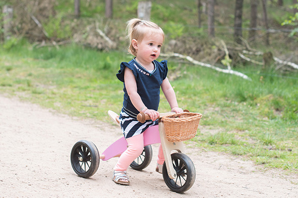 Evi ist 1,5 Jahren alt und 80 cm groß