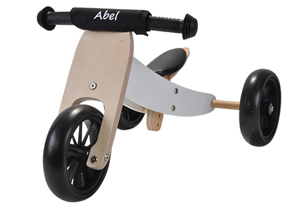 Optional: Kinnschutz mit Namen.