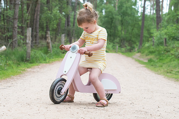 Liv ist 1,5 Jahre und hat eine Länge von 90 cm.