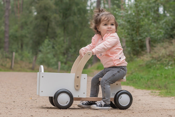 Lizzy ist 15 Monate alt und 76 cm groß.