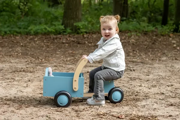 Milou ist 18 Monaten alt und 87 cm groß