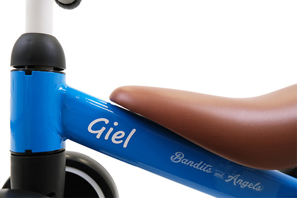 Weißer Namensaufkleber Little Starter Blue