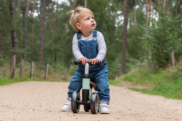 Sef ist 14 Monate alt und 80 cm groß