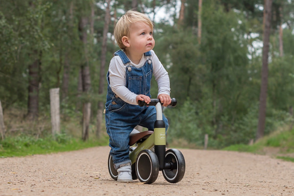 Sef ist 14 Monate alt und 80 cm groß