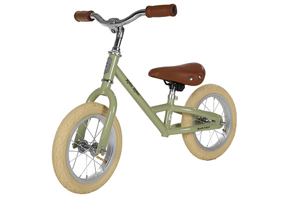 Höhenverstellbarer Sattel und Lenker.