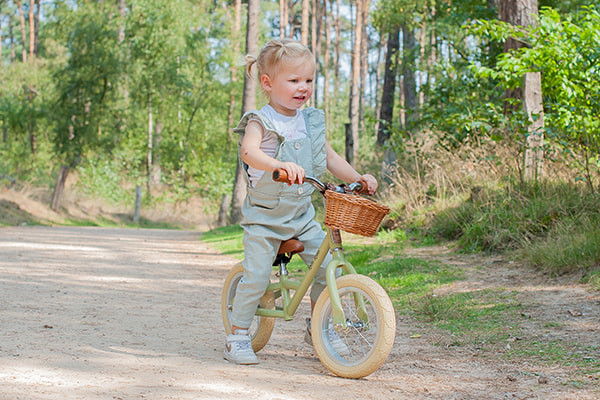 Lynn ist 2,5 Jahre und hat eine Länge von 90 cm.