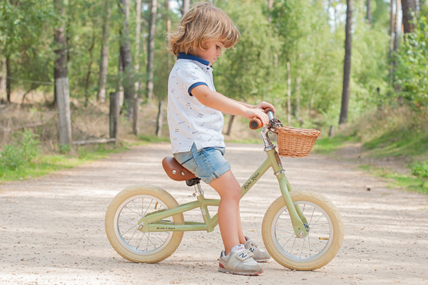 Floris ist 3 Jahre und hat eine Länge von 96 cm.