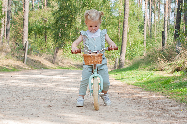 Lynn ist 2,5 Jahre und hat eine Länge von 90 cm.
