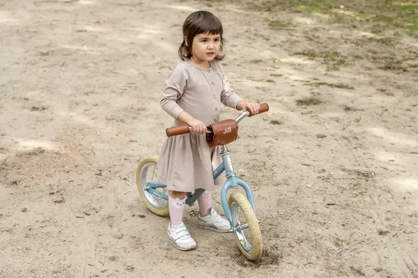 Jill mit dem optionalen braunen Lenkerpolster