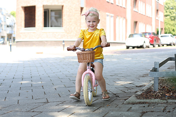 Lois ist 3 Jahre und hat eine Länge von 96 cm.