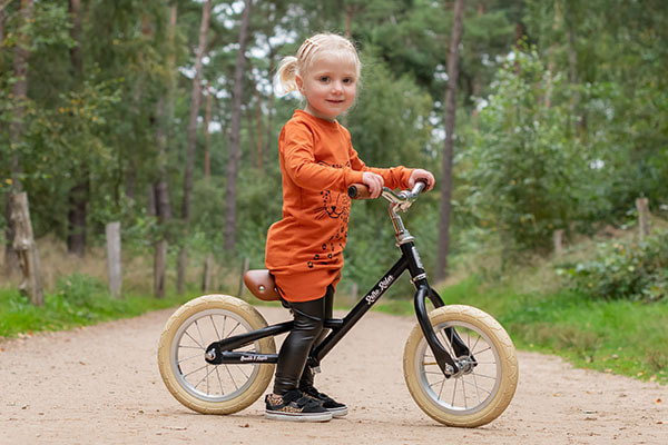 Esmee ist 2 Jahre alt und 92 cm groß