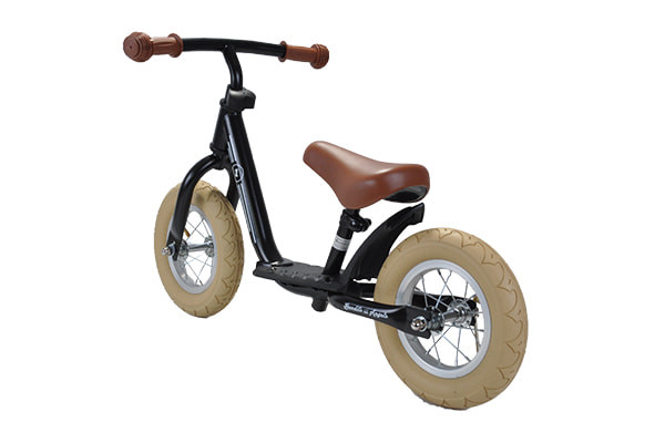 Höhenverstellbarer Sattel (29-39 cm).