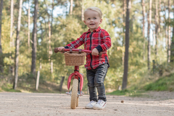 Maxim ist 2 Jahre alt und 85 cm groß.