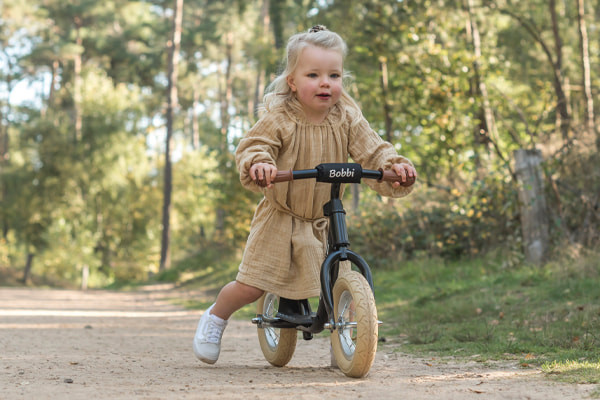 Bobbi mit dem optionalen schwarzen Kinnschutz