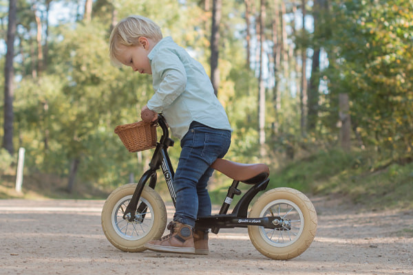 Mats ist 2,5 Jahre alt und 94 cm groß.