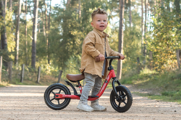 Mees ist 2 Jahre alt und 94 cm groß