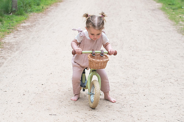 Evi ist 1,5 Jahre alt und hat eine Länge von 80 cm.